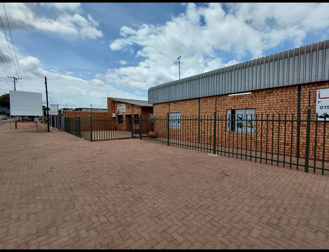 1,743M² BUSINESS FOR SALE IN MOKOPANE CENTRAL
